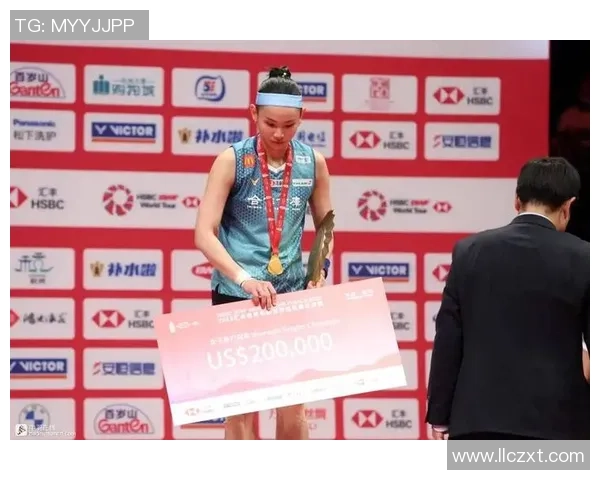 武汉羽毛球队在总决赛积分榜上以68分稳居第一名展现强大实力